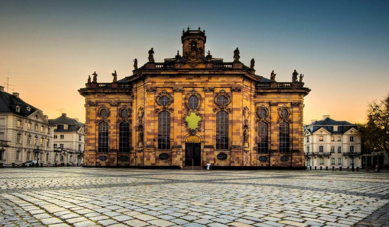 Im Grunen Am Stadtrand Saarbrücken Exterior foto